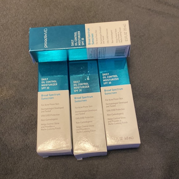 Proactiv md bundle skin care treatment - Picture 5 of 6